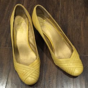 Well loved yellow heels, size 7